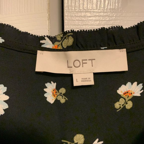Floral LOFT sleeveless blouse, Size L - Picture 6 of 7